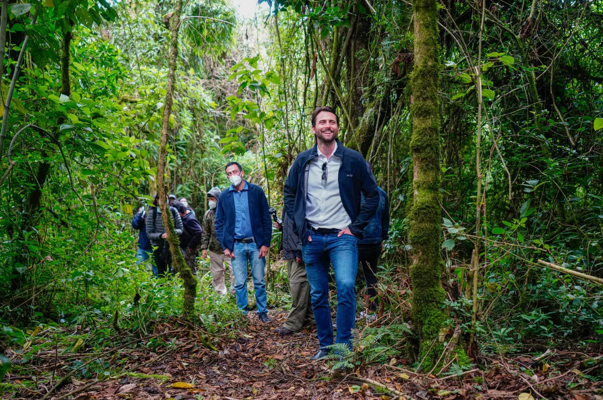 Caminata dentro de reserva natural